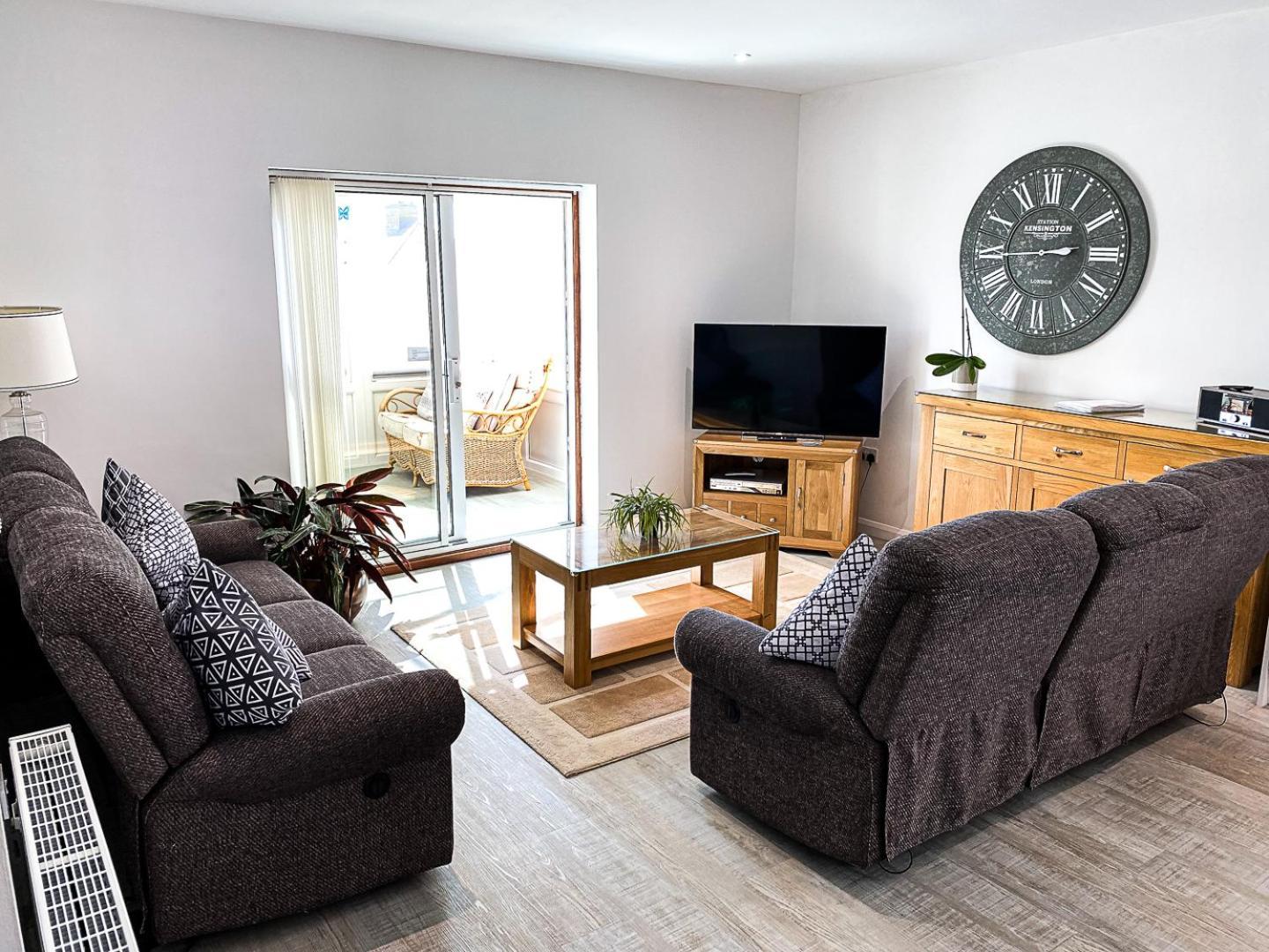 เมดโดว์ วิว อพาร์ตเมนต์ Apartment นิวคีย์ ภายนอก รูปภาพ
